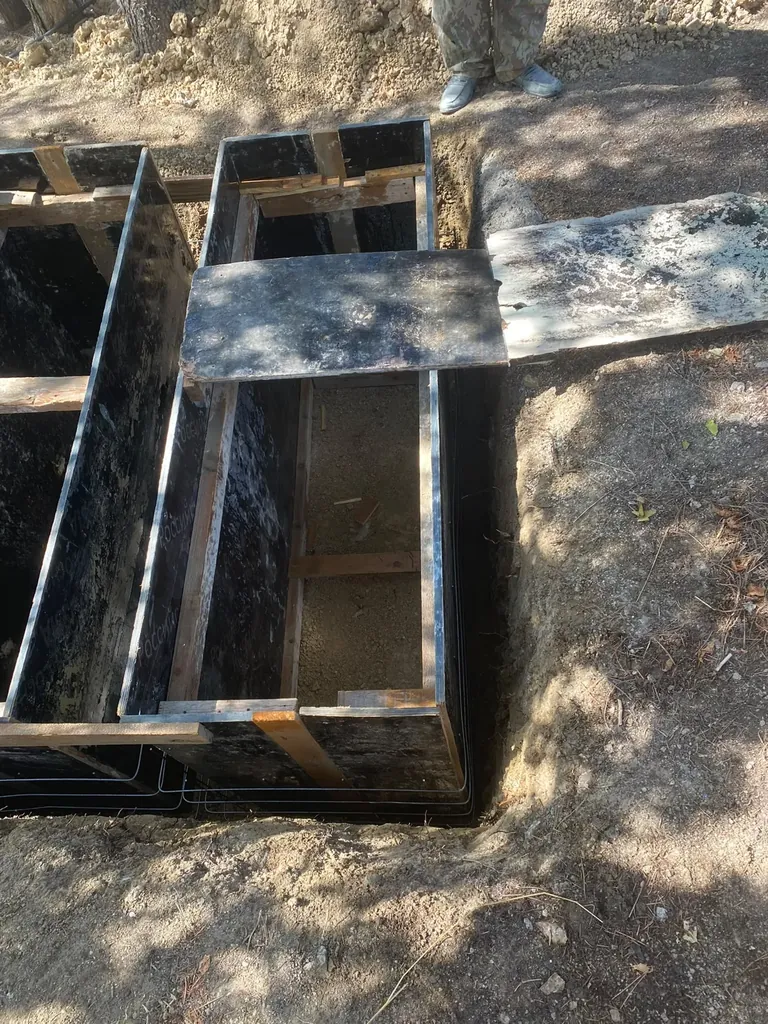 Beton hazır kabir kalıp ve montaj çalışması 03 — Mezarcı İsmail, Ankara