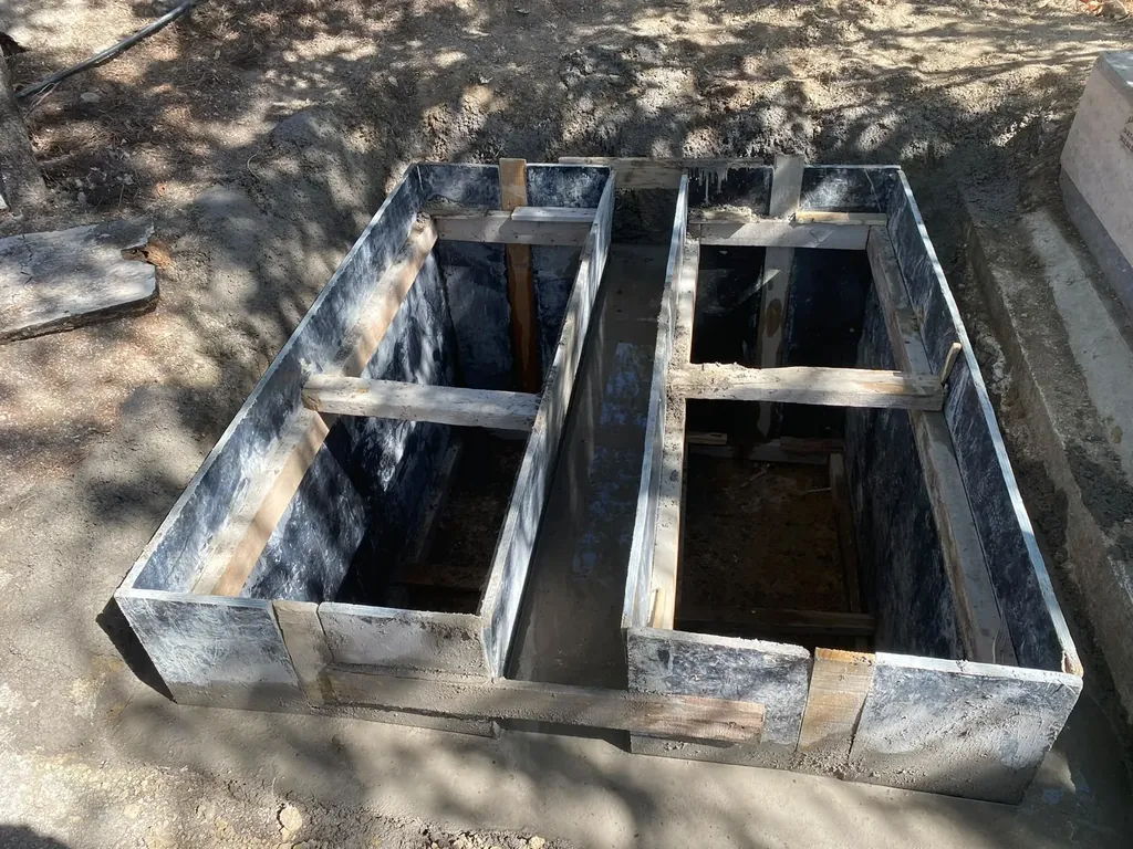 Beton hazır kabir kalıp ve montaj çalışması 06 — Mezarcı İsmail, Ankara