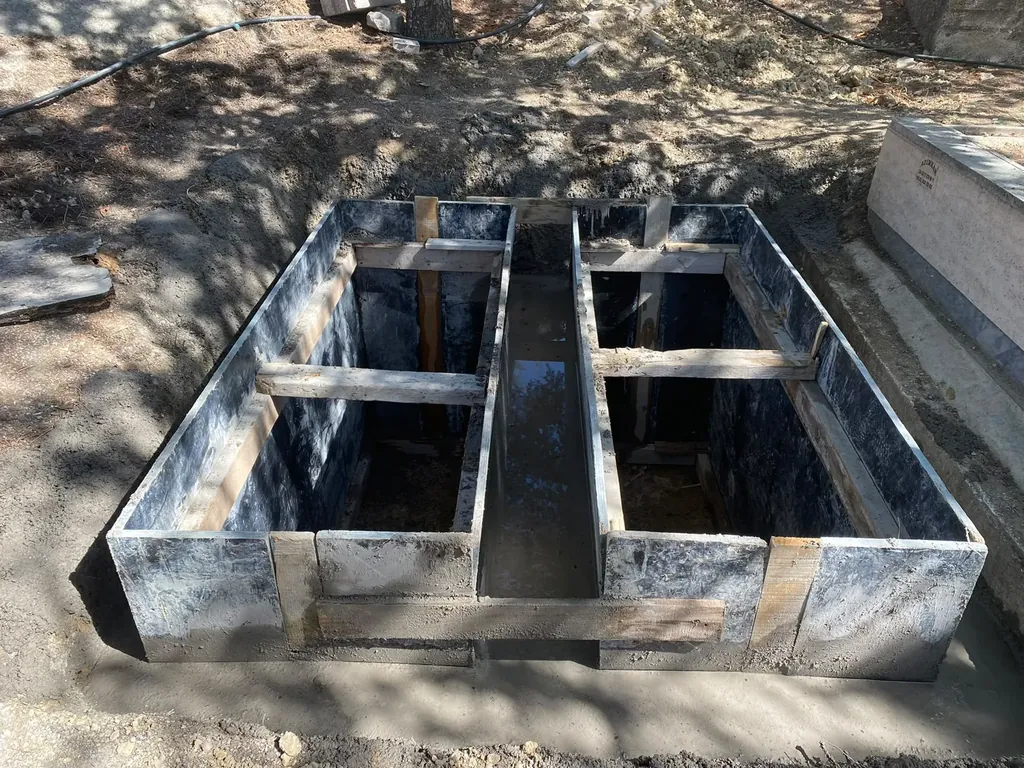 Beton hazır kabir kalıp ve montaj çalışması 07 — Mezarcı İsmail, Ankara