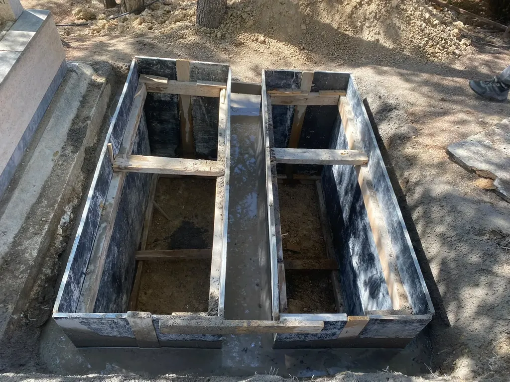 Beton hazır kabir kalıp ve montaj çalışması 08 — Mezarcı İsmail, Ankara