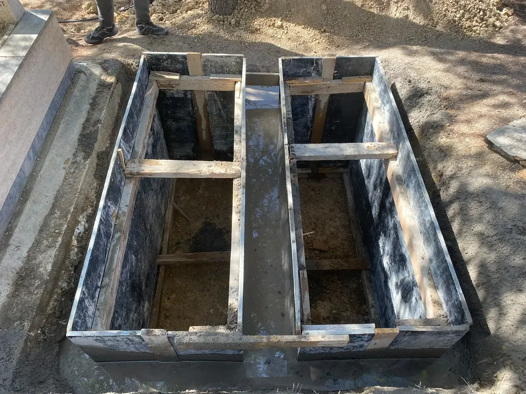 Beton hazır kabir kalıp ve montaj çalışması 11 — Mezarcı İsmail, Ankara